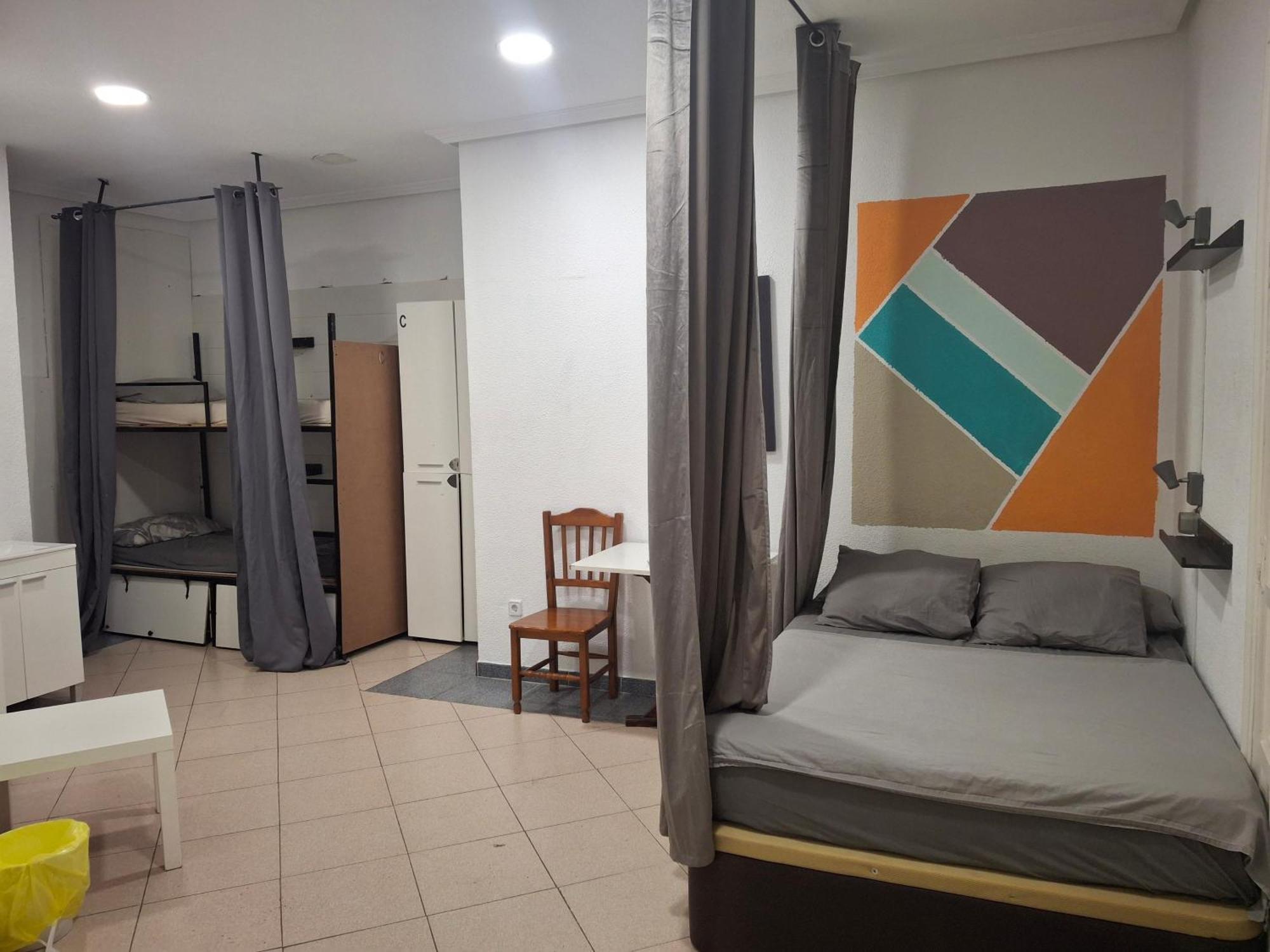Hostel Duque Rivas - Madrid — Photos 1